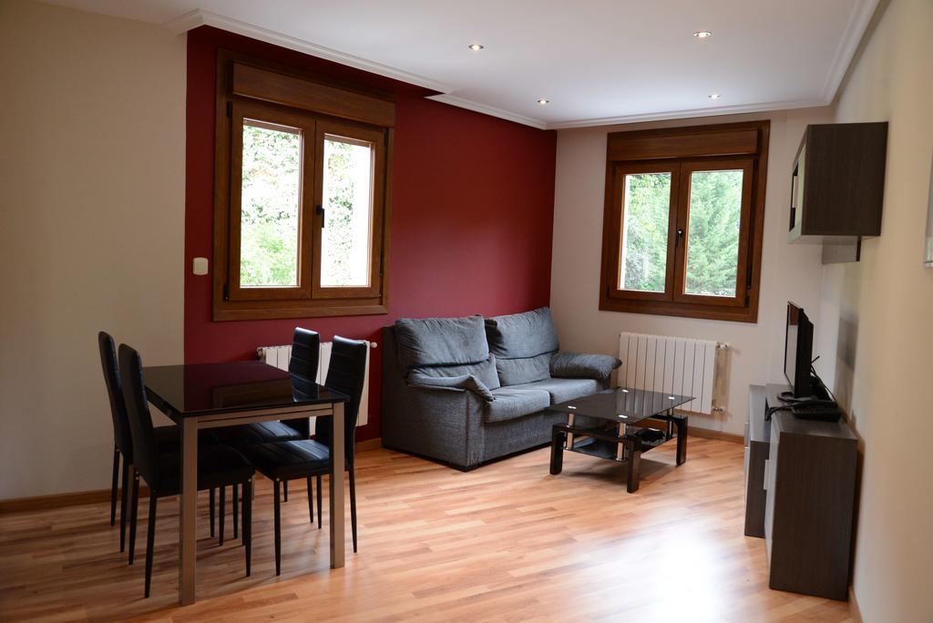Apartamentos El Rincon De Limes كانجاس ديل نارسيا الغرفة الصورة